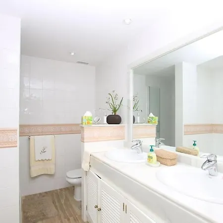 Cosy Beach Side Overlooking The Pool Appartement Marbella