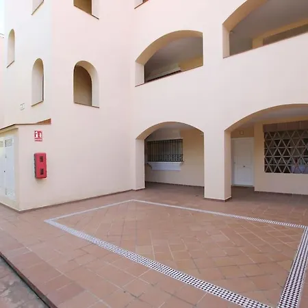 Cosy Beach Side Overlooking The Pool Marbella