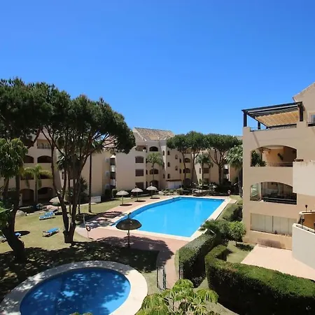 Cosy Beach Side Overlooking The Pool *